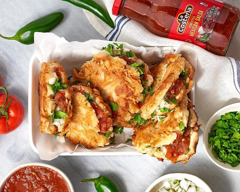 Chicken_Gorditas_with_salsa_Mexicana-1