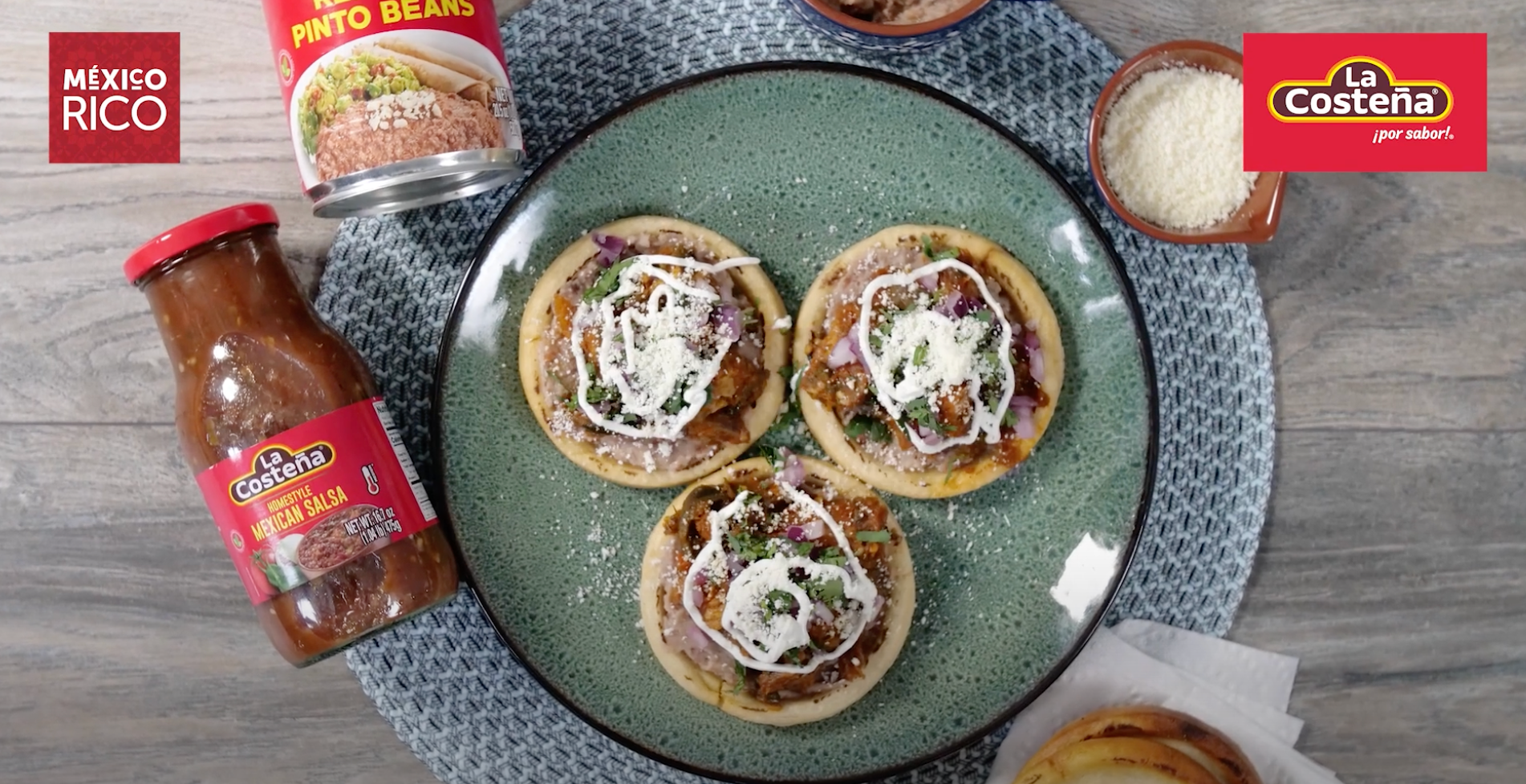 Sopes de chicharrón en salsa