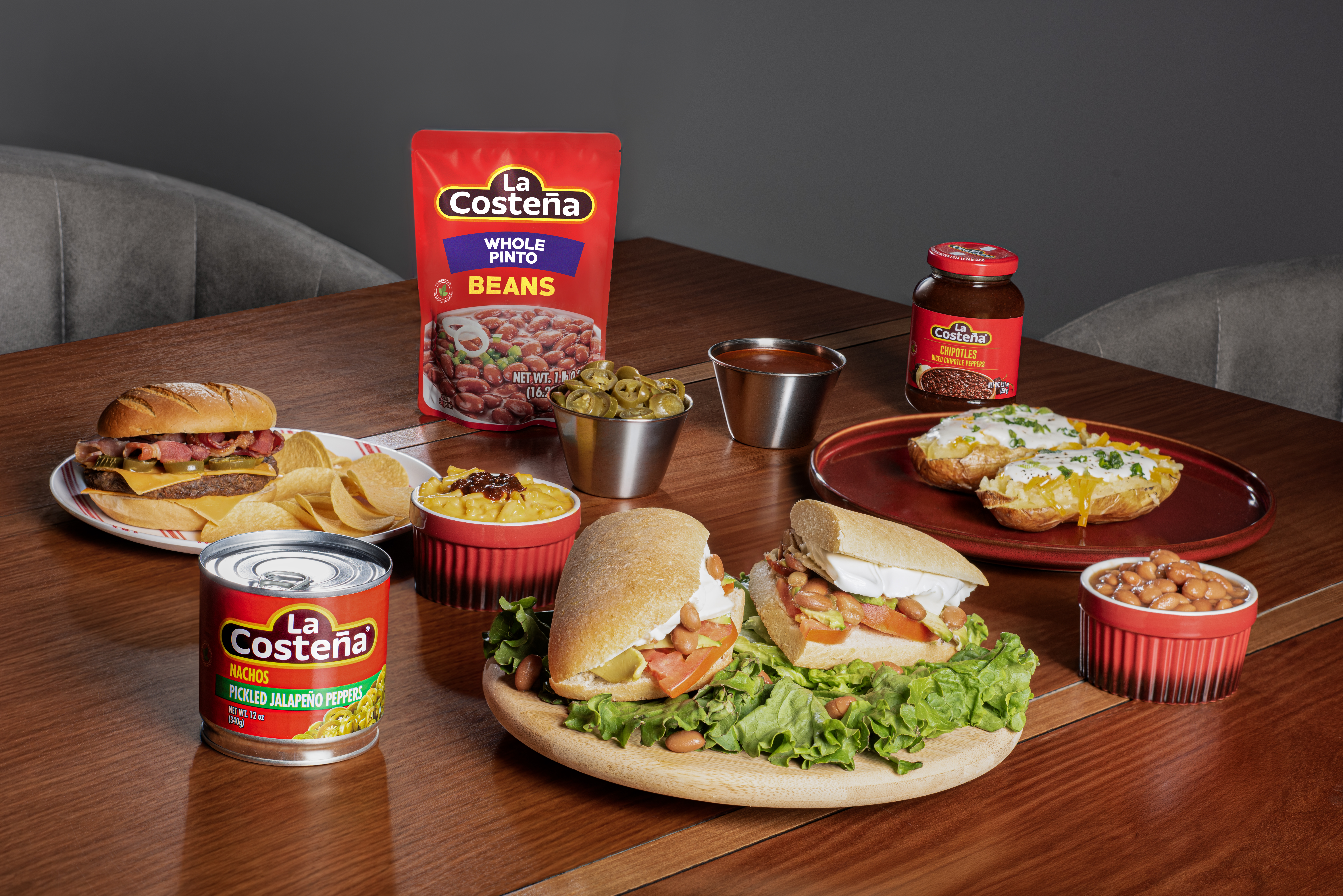 La Costeña products and meals on a table